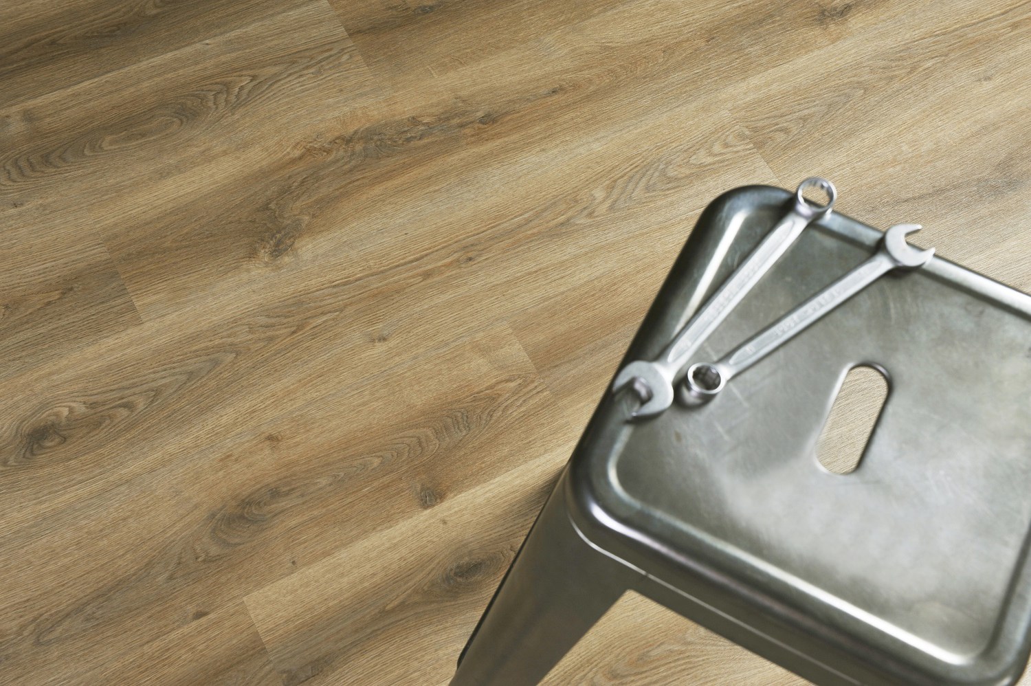 Виниловый пол FineFloor Дуб Милпорт FF-1236 замковый фото в интерьере